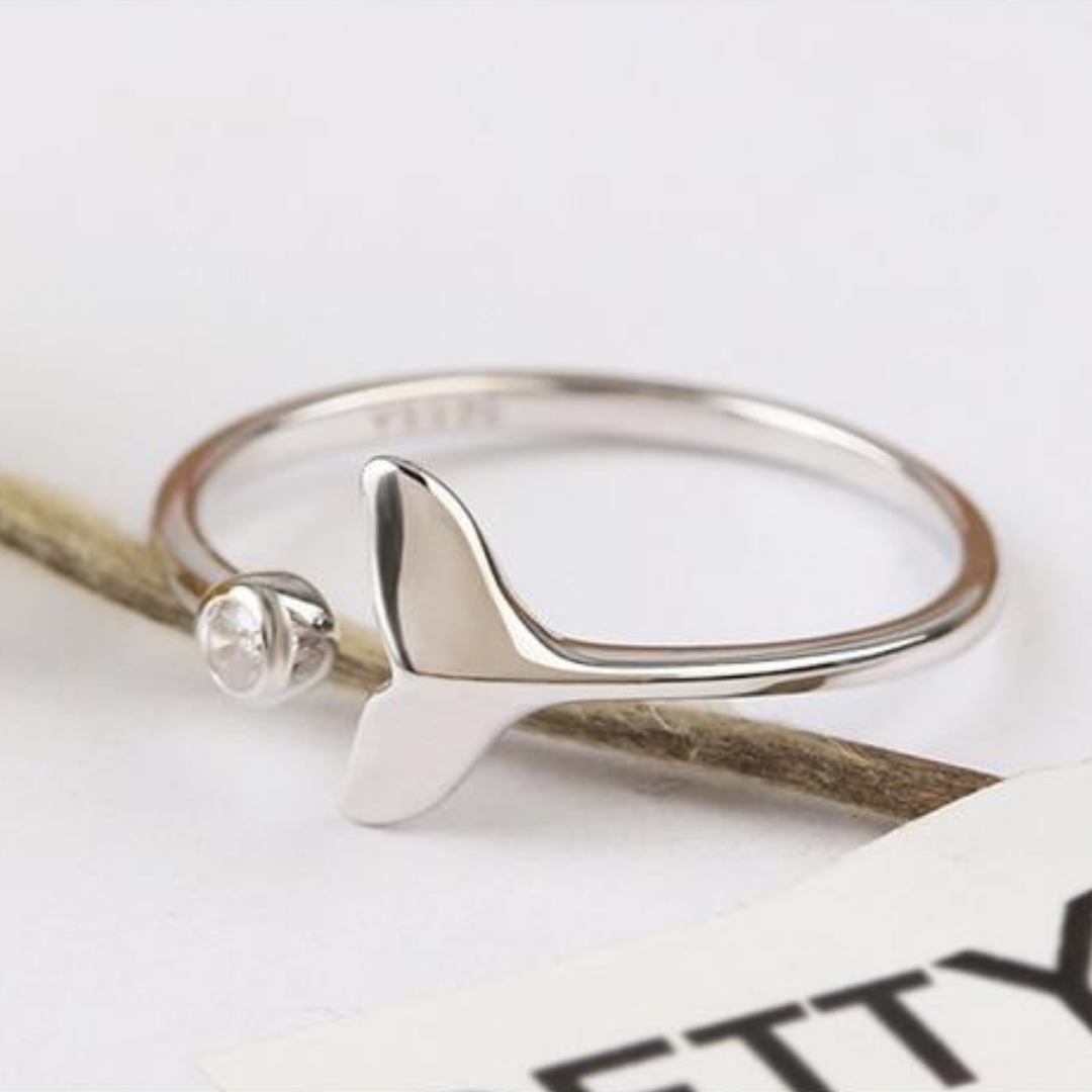 Anillo ajustable de plata 925 con circonitas y cola de delfín