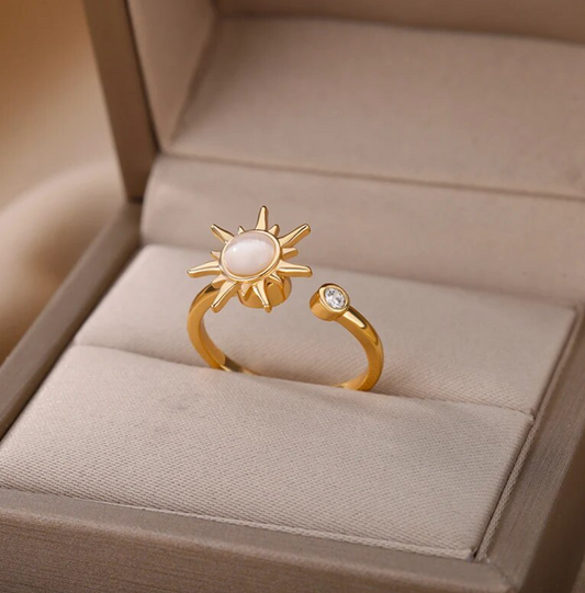 Anillo de piedra lunar chapado en oro de 18 quilates