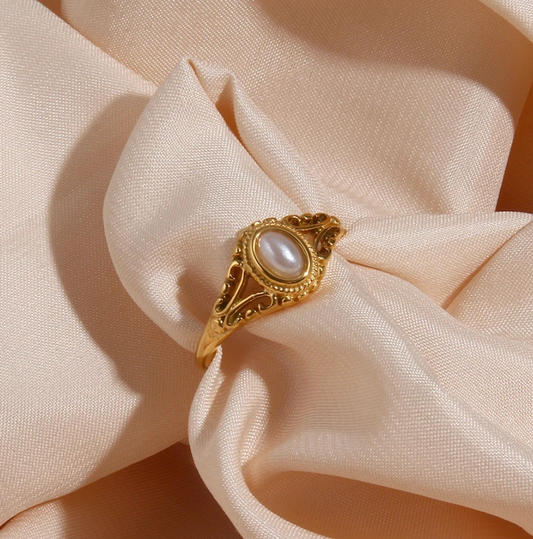 Anillo de perlas de lujo chapado en oro de 18 quilates