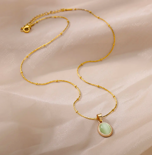 Collar de cuarzo verde chapado en oro de 18 quilates