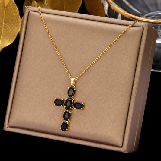 Collar chapado en oro de 18 quilates con cruz de cristal negro