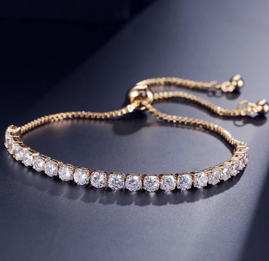 Pulsera dorada de 18 quilates llena de strass