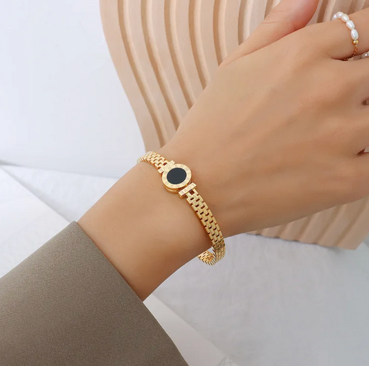 Elegante pulsera de amor dorada de 18 quilates