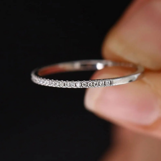 Anillo fino ajustable de plata 925 con hermosas circonias