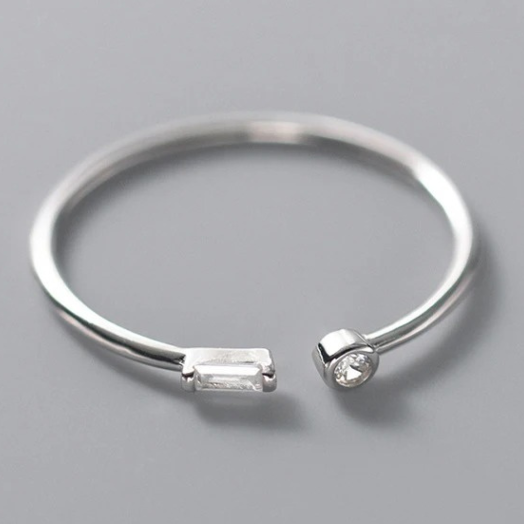 Anillo ajustable de plata 925 con 2 hermosas circonias