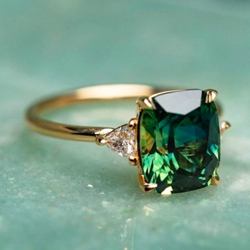 Anillo Vintage de Esmeralda Elegante en Forma Cuadrada
