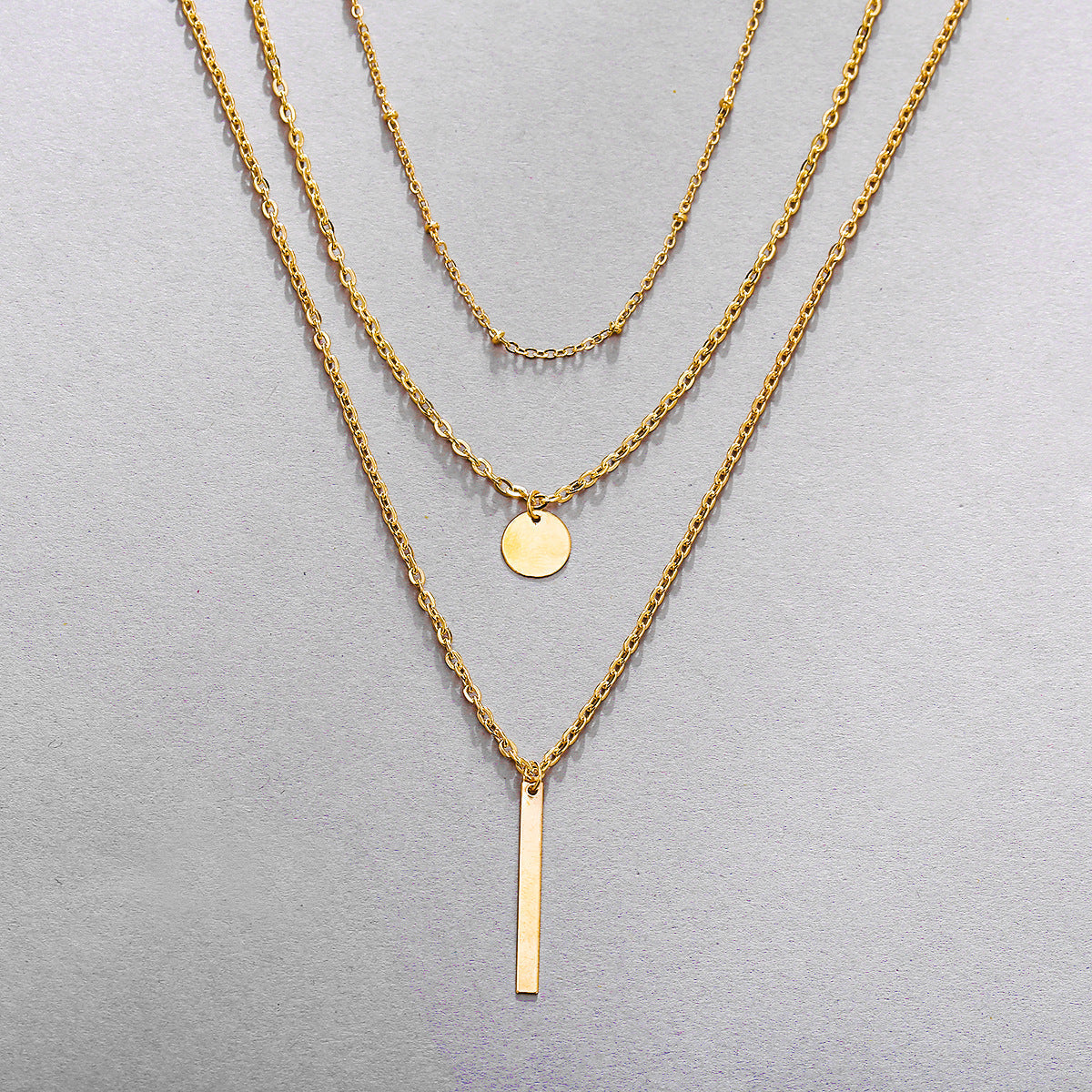 Collar vintage de cadenas superpuestas con colgante geométrico