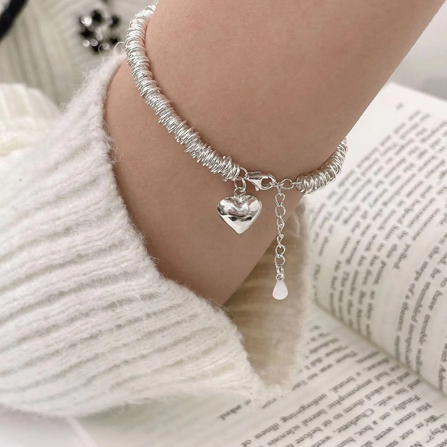 Pulsera Elegante de Corazón Plateada