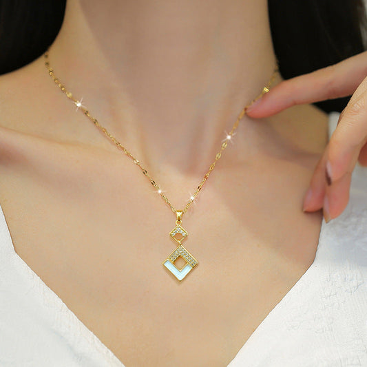 Collar geométrico dorado